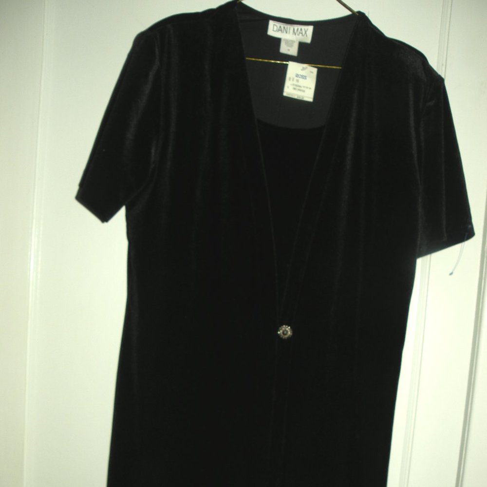 DANI MAX SIZE 16 BLACK DRESSY  SHORT SLEEVE VELVET DRESS NEW WITH TAGS